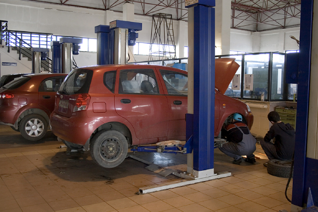 Using Sheet Metal Fabrication in the Automotive Industry